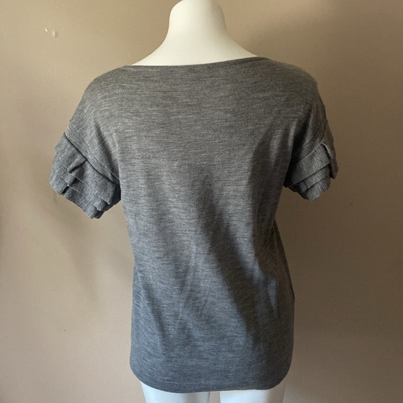 Ann Taylor Gray Ruffled Short Sleeve 100% Extrafine Merino Wool Blouse Career - Picture 2 of 5